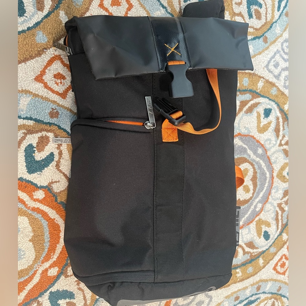 24/7 Sling Camera Bag
